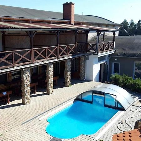 Q Ranch Hotel Bezdekov  Exterior photo