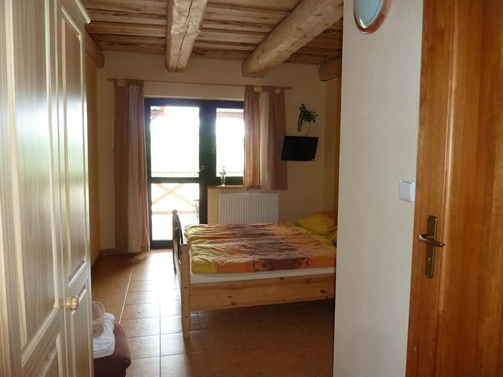 Q Ranch Hotel Bezdekov  Room photo